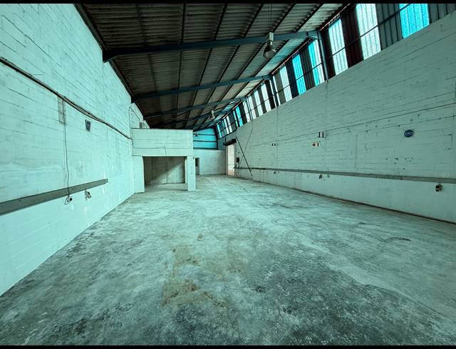 1,300M² WAREHOUSE FOR SALE IN BLACKHEATH INDUSTRIAL